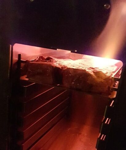 Flammen am Oberhitzegrill