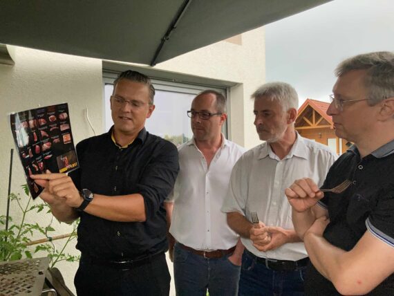grill-workshop-von-fleischesslust-achim-astecker-grillen-2021_steak-kunde